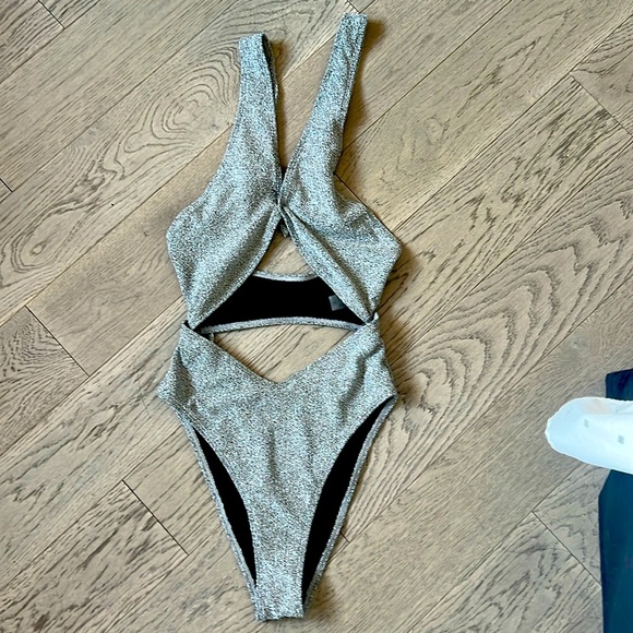 Fashion nova - Sliver shine one piece swimsuit - Picture 1 of 1